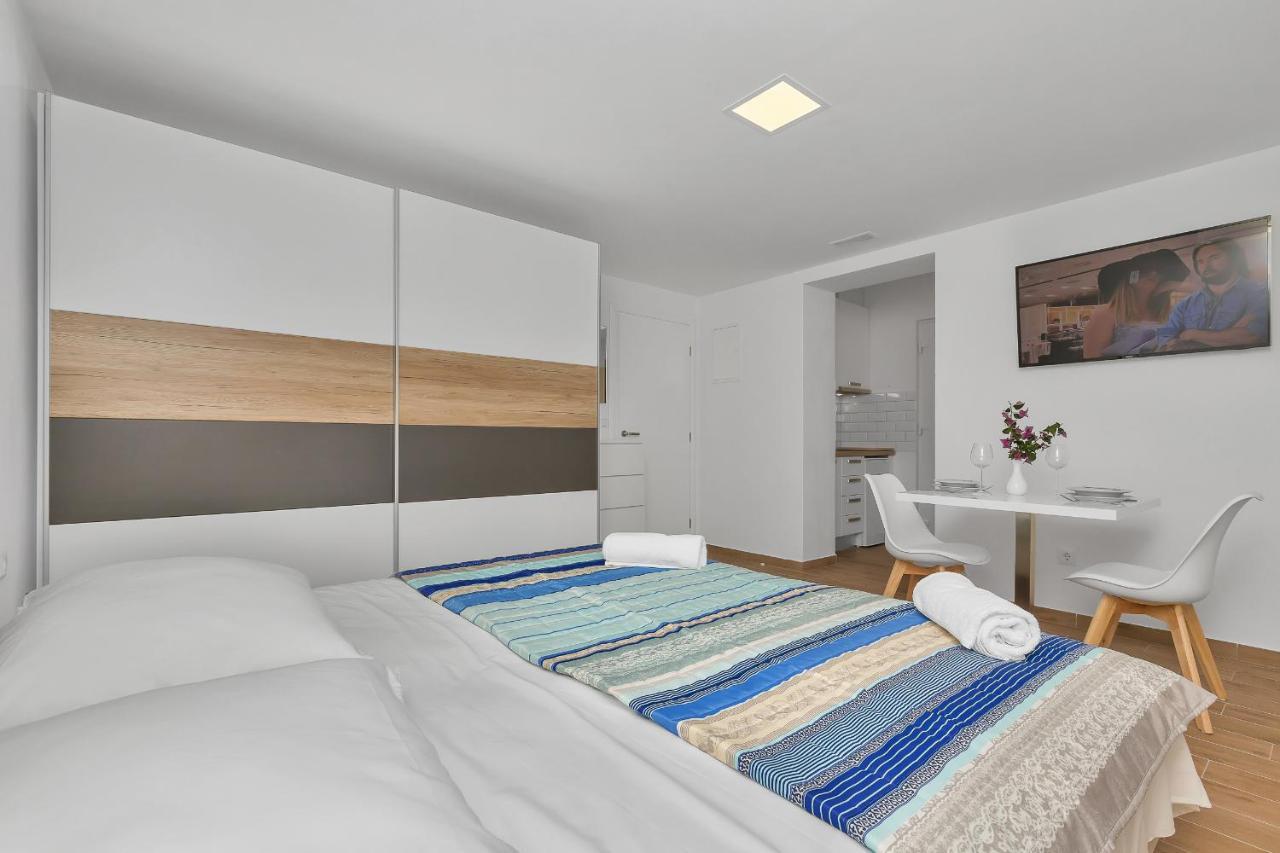 Guesthouse Lara Makarska Eksteriør billede