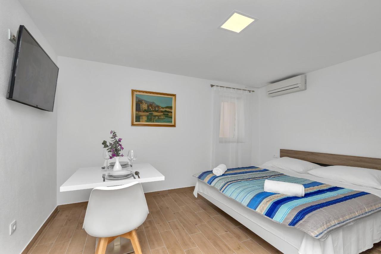 Guesthouse Lara Makarska Eksteriør billede