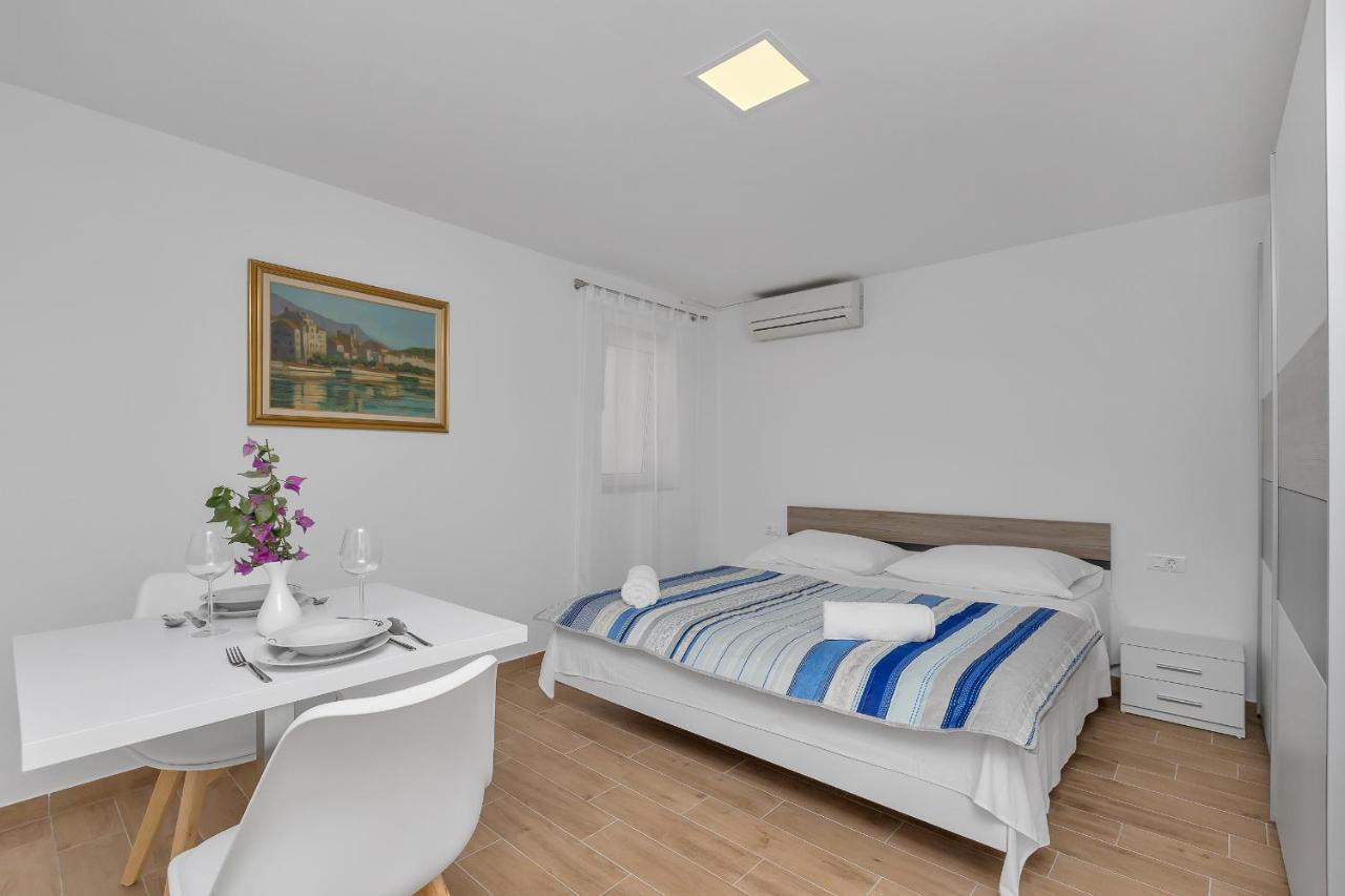 Guesthouse Lara Makarska Eksteriør billede